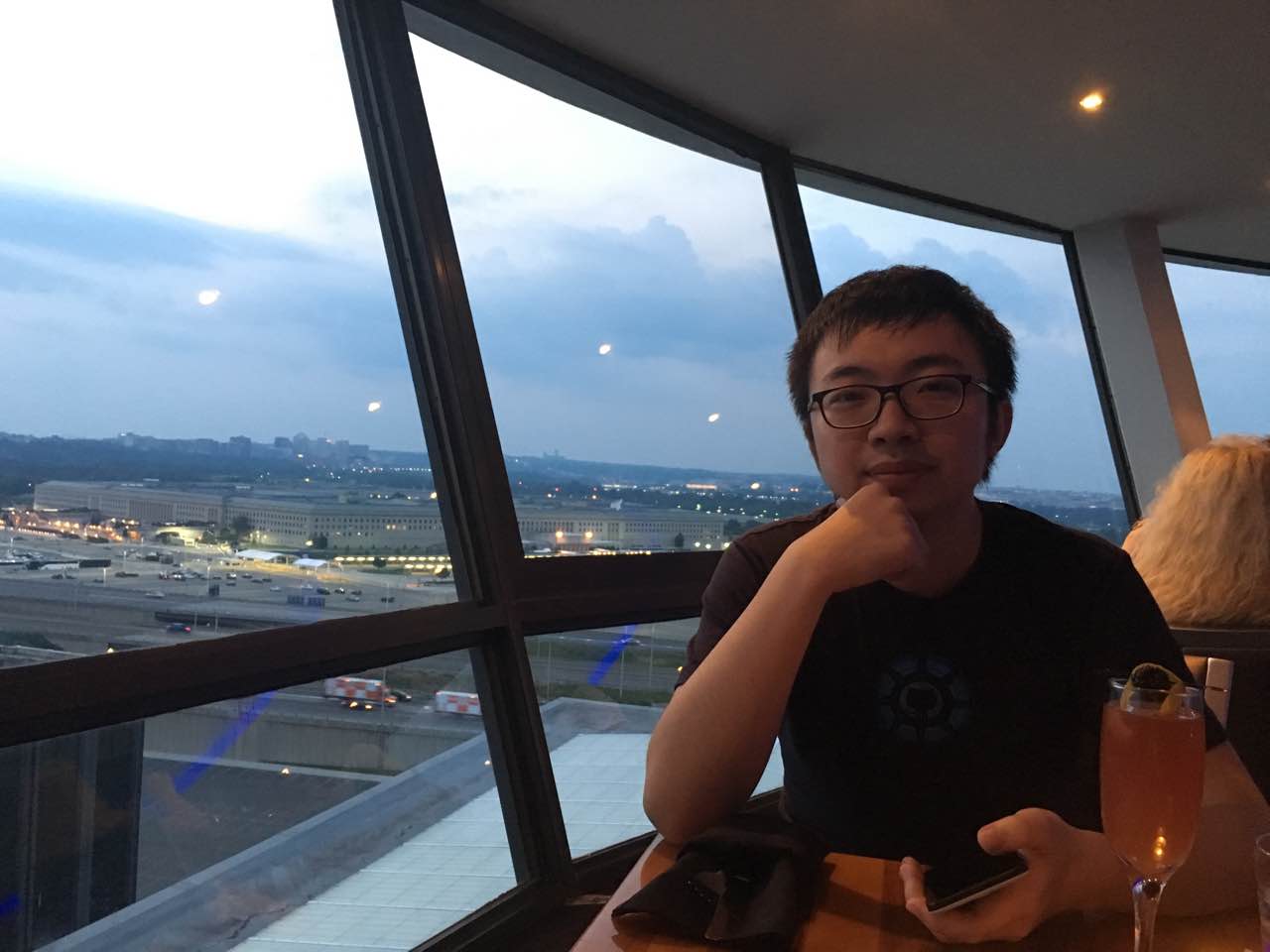背后就是五角大楼